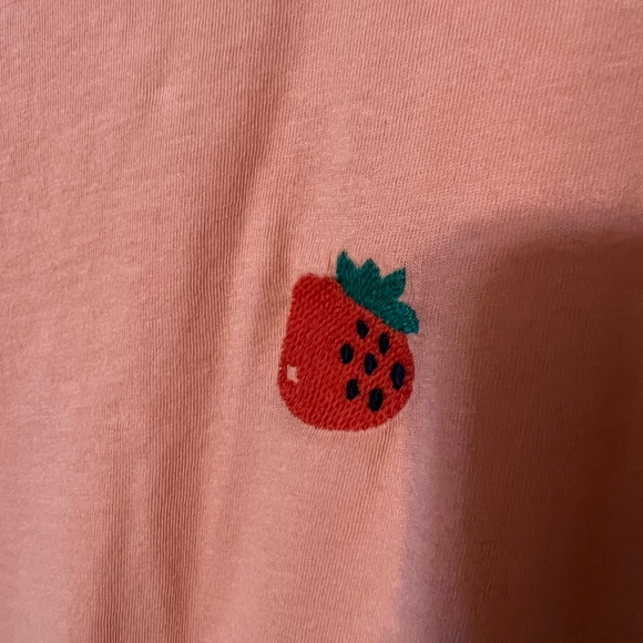 Peach embroidered strawberry shirt - Picture 4 of 5